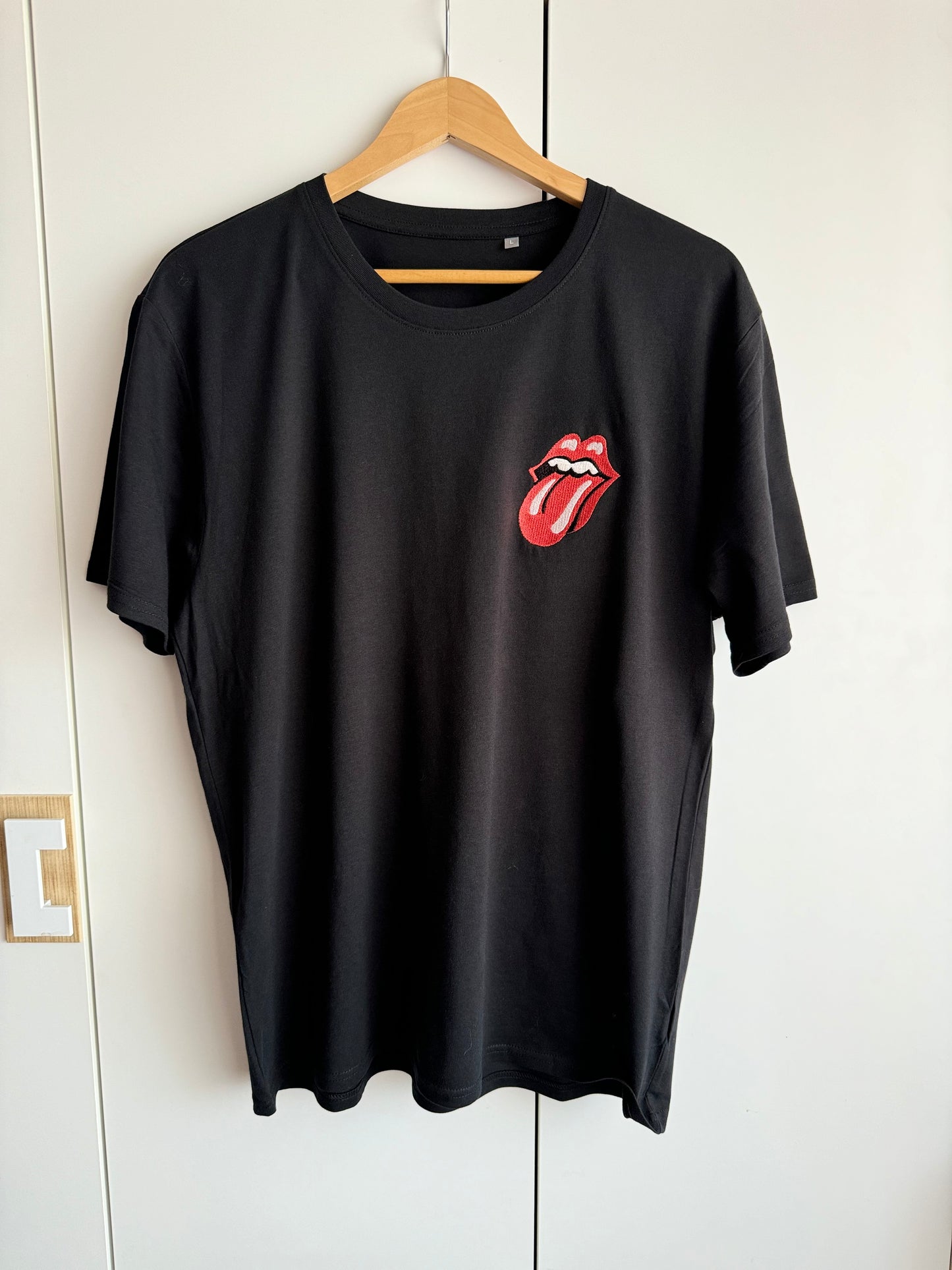 Футболка "красный поцелуй"